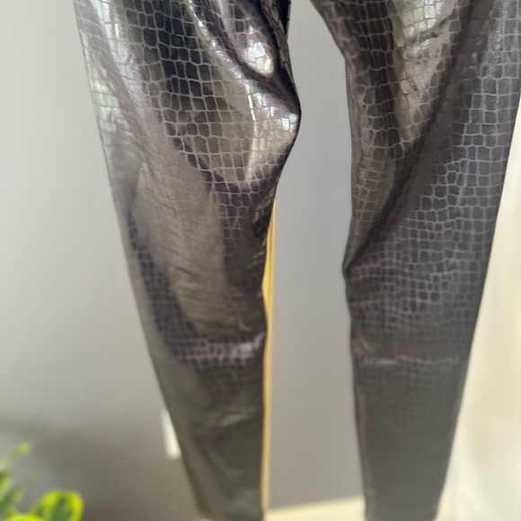 Express faux leather - Picture 8 of 9